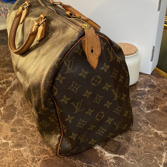 Authentic Louis Vuitton Monogram Speedy 40 - Picture 3 of 15